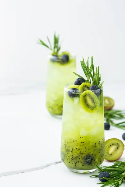 Refreshing Drink Kiwi Smoothie Summer Sweet Fruit Juice Blueberries Rosemary — Stock Photo, Image