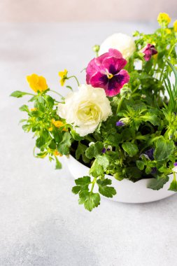 Güzel çiçekli vazo