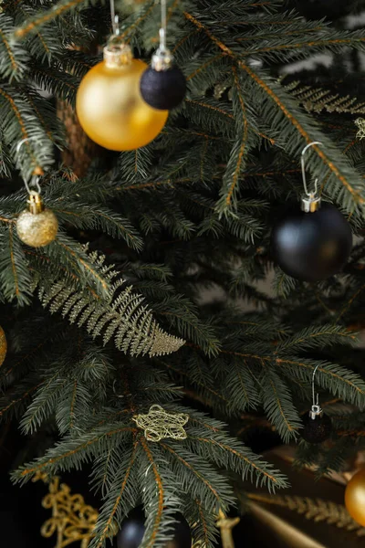 Beautiful Golden Christmas Ball Close Christmas Tree Branch — Zdjęcie stockowe