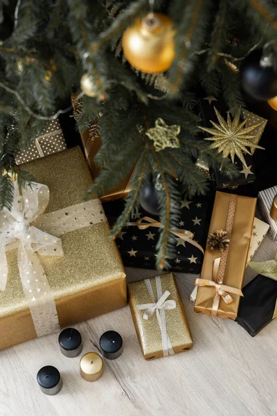 Christmas Tree Branches Close Black Gold Gift Boxes Bows Christmas — Foto de Stock