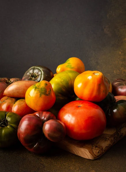 Ripe Juicy Colorful Tomatoes Different Varieties Close Organic Seasonal Products — Fotografia de Stock