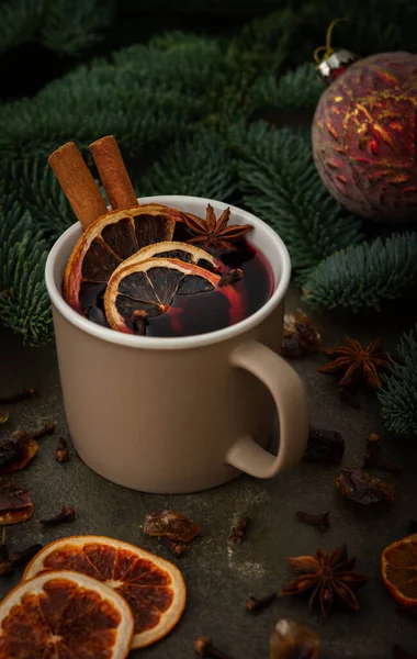 Christmas Hot Alcoholic Drink Mulled Wine Mug Citruses Aromatic Spices — Fotografia de Stock