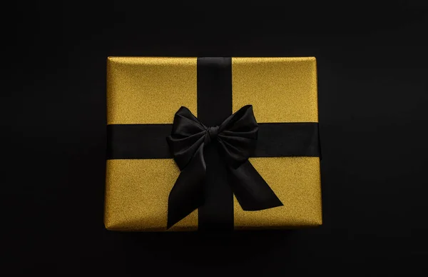 Gift Box Golden Wrapper Black Bow Close Black Background Black — Zdjęcie stockowe