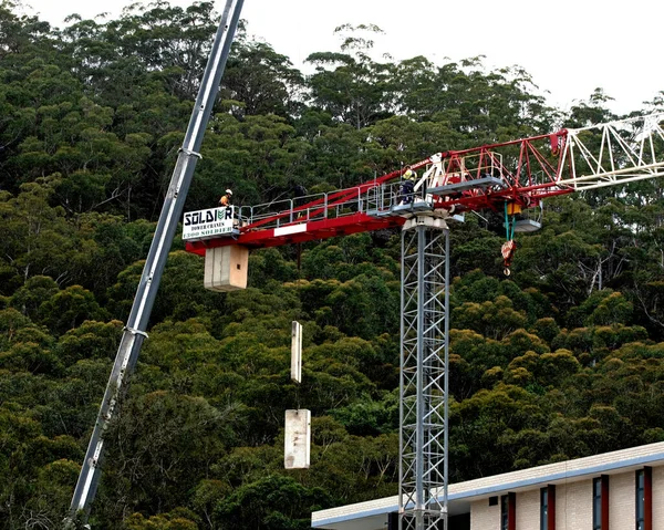 Prosince 2021 Gosford Nsw Austrálie Dělníci Demontáž Site Tower Crane — Stock fotografie