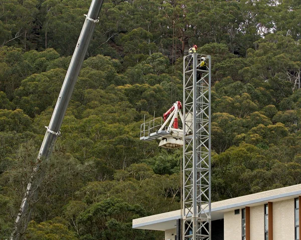 Prosince 2021 Gosford Nsw Austrálie Dělníci Demontáž Site Tower Crane — Stock fotografie