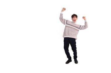 Stüdyoda poz veren komik bir öğrenci. Çalış ve çalış.