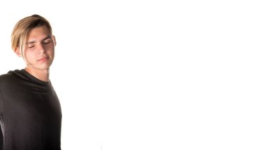 Stüdyoda poz veren komik bir öğrenci. Çalış ve çalış.