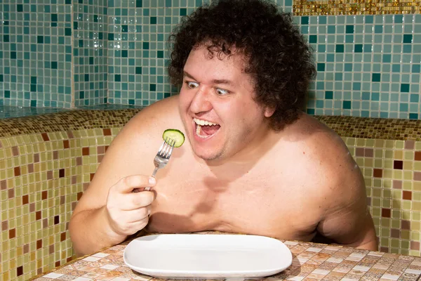 Vicces Kövér Ember Diétázik — Stock Fotó