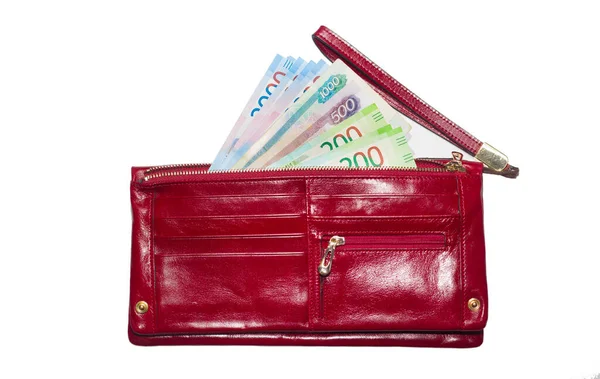 Терс паперові гроші в гаманці. Російські нові банкноти. Червоний гаманець з грошима — стокове фото