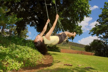 narin kız açık salıncak