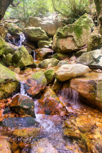 Mały wodospad rzeki górskie — Zdjęcie stockowe