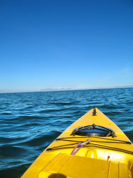 Caiaque em mar aberto — Fotografia de Stock