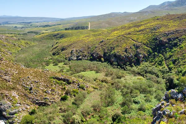 "Rivière verte" - vallée au milieu de montagnes impressionnantes — Photo