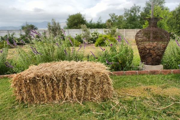 Hay stack på gräs — Stockfoto