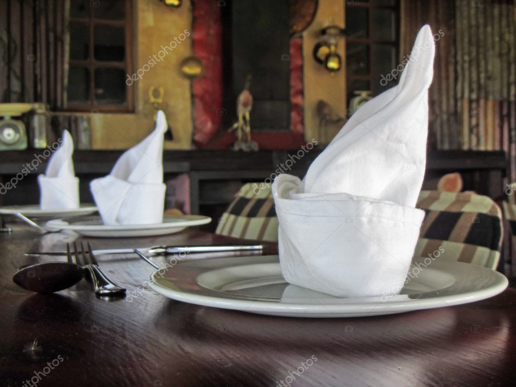 Arrangement of napkins on plates Stock Photo by ©photosky 23446396