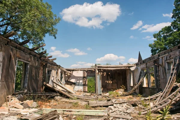 Bakgård for revet hus – stockfoto