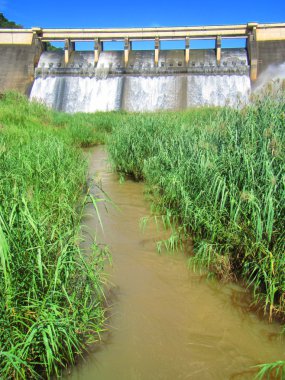 Baraj Duvarı gelen Nehri