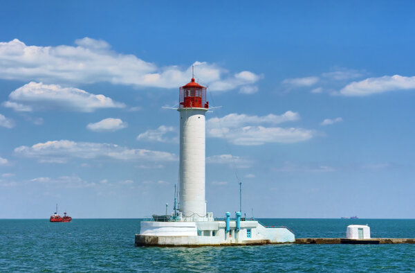 Маяк в порту
