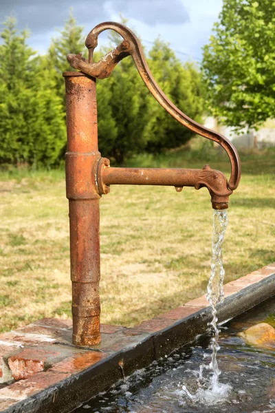 Rostiger Wasserhahn — Stockfoto