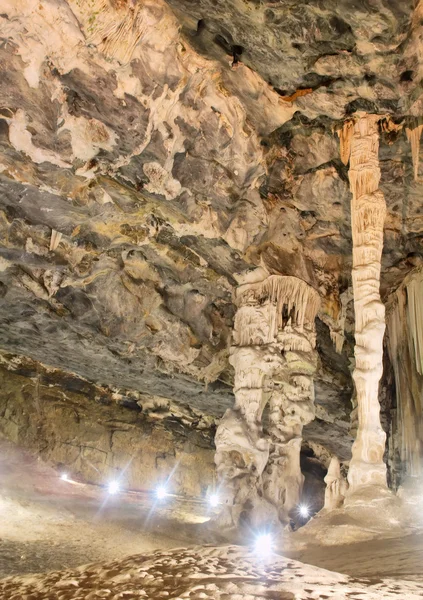 Cámara con pilares en la cueva de Cango — Foto de Stock