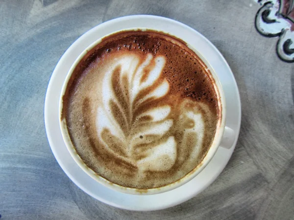 De latte-art koffiekopje — Stockfoto