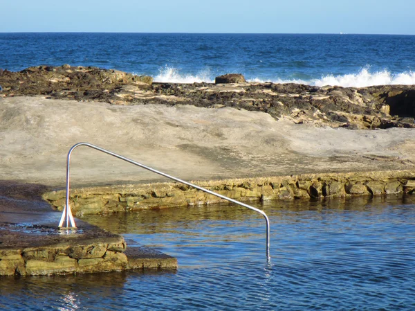 Ingresso nella piscina rocciosa — Foto Stock