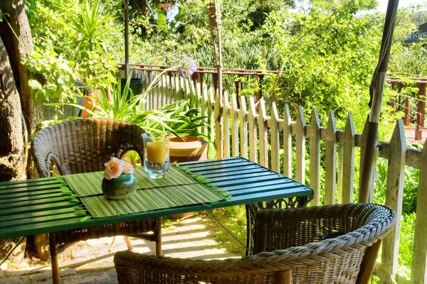 Table in outdoor Thai restaurant — Stock Photo, Image