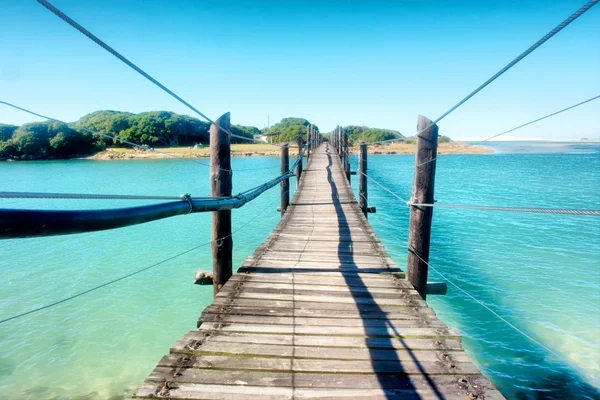 Oude houten brug over de lagune — Stockfoto