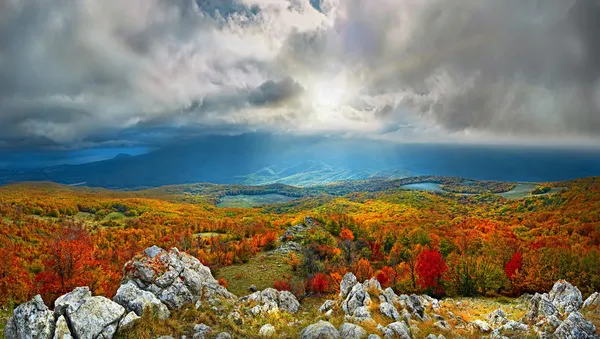 Осенние цвета в Крымских горах Стоковое Изображение