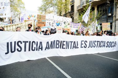 CABA, Buenos Aires, Arjantin; 24 Eylül 2021: Eylemcilik, küresel iklim grevi sırasında insanların üzerinde 