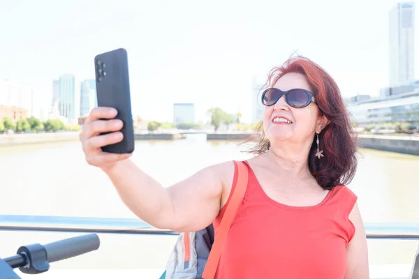 Mature Hispanic Woman Tourist Buenos Aires Argentina Taking Selfie Exclusive — Fotografia de Stock