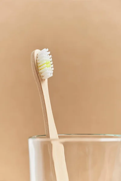 Ecological Bamboo Toothbrush Glass Cup Concepts Sustainable Lifestyle Use Compostable — Stock Photo, Image
