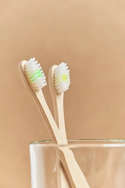 Pair Ecological Bamboo Toothbrushes Glass Cup Concepts Sustainable Lifestyle Use — Stock Photo, Image