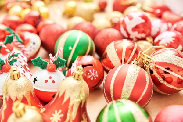 Box Mixed Christmas Tree Ornaments Balls Bells Classic Traditional Colors — Stock Photo, Image