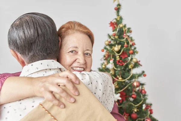 Senior Latin Couple Celebrating Holidays Together Home Happily Embrace Exchange — Stock Photo, Image