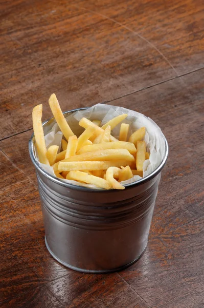 Heerlijke Franse frietjes op tafel — Stockfoto