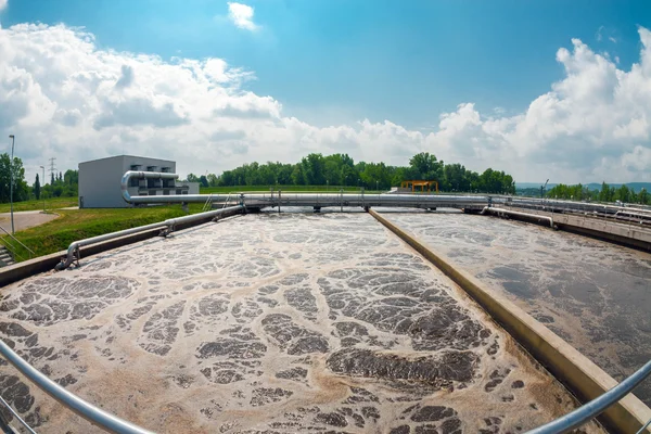 Оборудование для очистки воды — стоковое фото