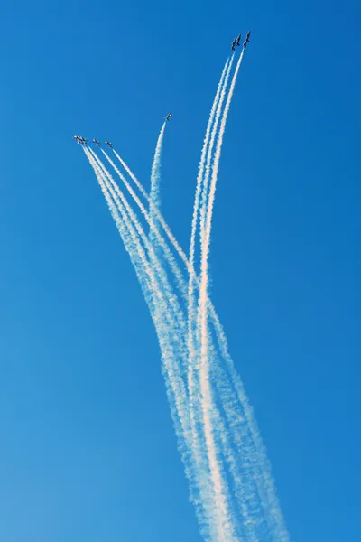 Боевые самолеты в воздухе — стоковое фото