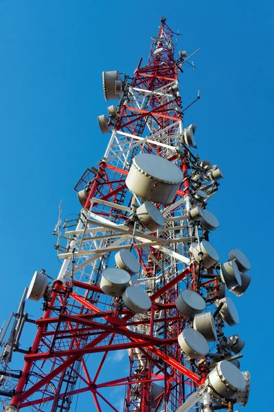 Grande torre de transmissão — Fotografia de Stock