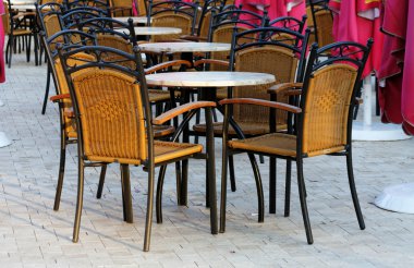 bir restoranda açık hava sahnesi