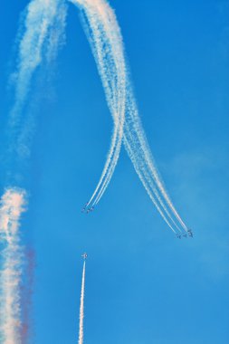 yere hava gösterisi