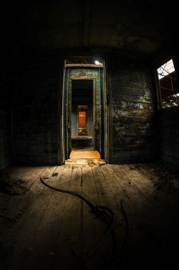 Işık rahatsız olan eski arabası iç