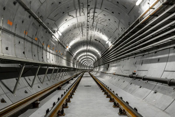 Глибоко метро тунель — стокове фото