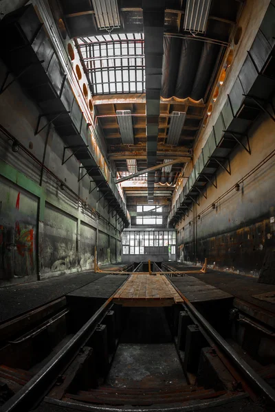 Großer industrieller Innenraum — Stockfoto