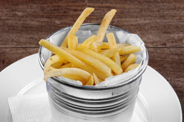 Deliciosas batatas fritas na mesa — Fotografia de Stock