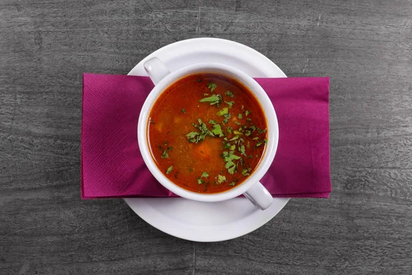 Beyaz tabak lezzetli çorba — Stok fotoğraf
