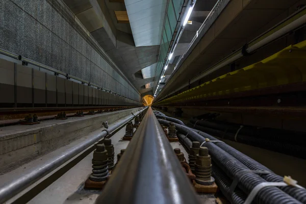 Deep metro tunnel — Zdjęcie stockowe