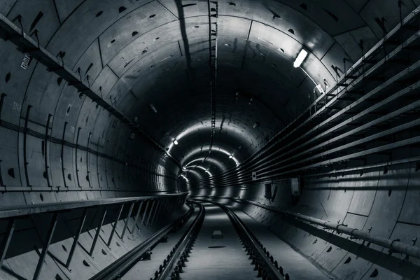 Deep metro tunnel — Zdjęcie stockowe