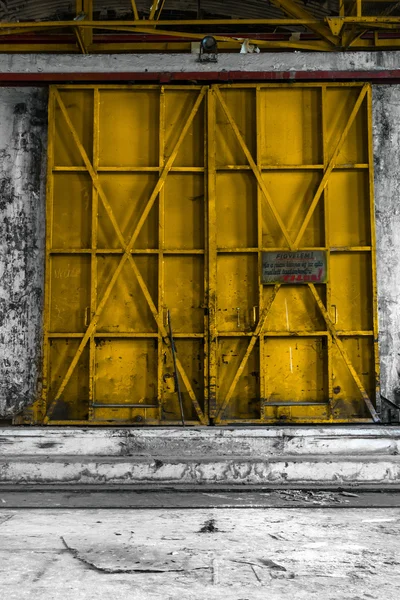 Geschlossene Industrietür Foto — Stockfoto