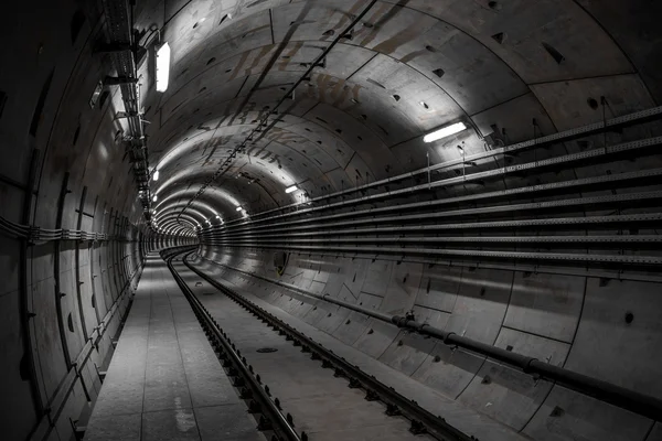 Deep metro tunnel — ストック写真